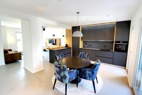 Dining area, kitchen