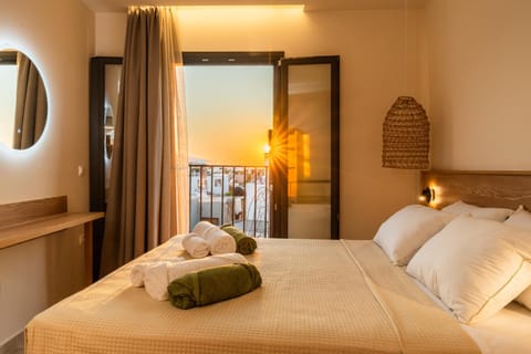Bed, Photo of the whole room, Bedroom, Sunset, towels