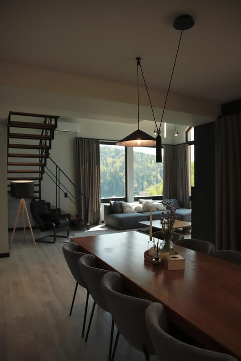 Seating area, kitchen