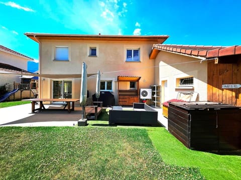 Property building, Patio, Garden, kitchen