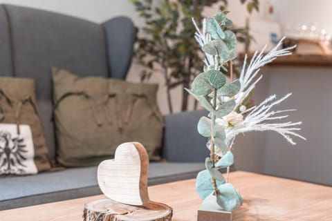 Communal lounge/ TV room, Lobby or reception, Decorative detail, Seating area