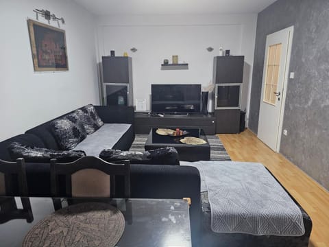 Communal lounge/ TV room, TV and multimedia, Living room, Photo of the whole room