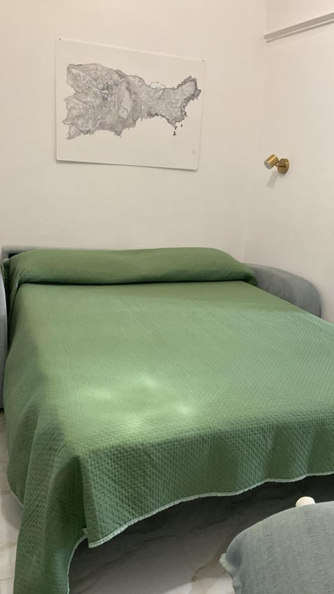 Lounge or bar, kitchen