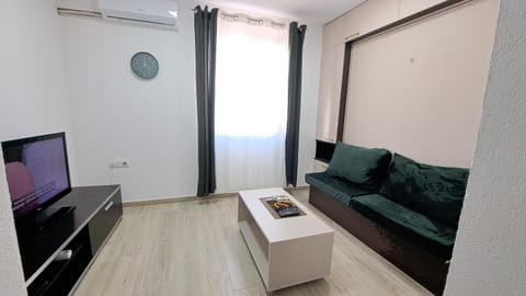 Seating area, air conditioner