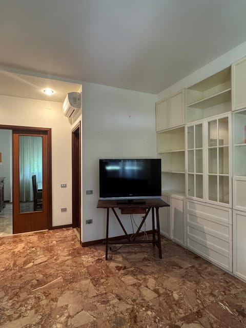 Communal lounge/ TV room, TV and multimedia