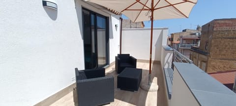 Property building, Balcony/Terrace, Balcony/Terrace