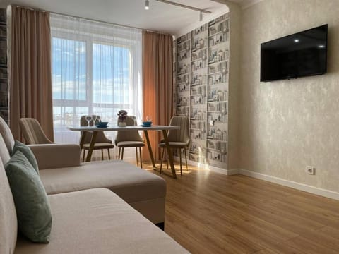 Communal lounge/ TV room, TV and multimedia, Living room, Seating area, Dining area, Evening entertainment