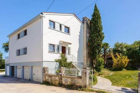 Property building, Day