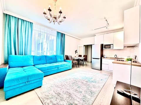 Kitchen or kitchenette, Living room, Seating area, Dining area, stove