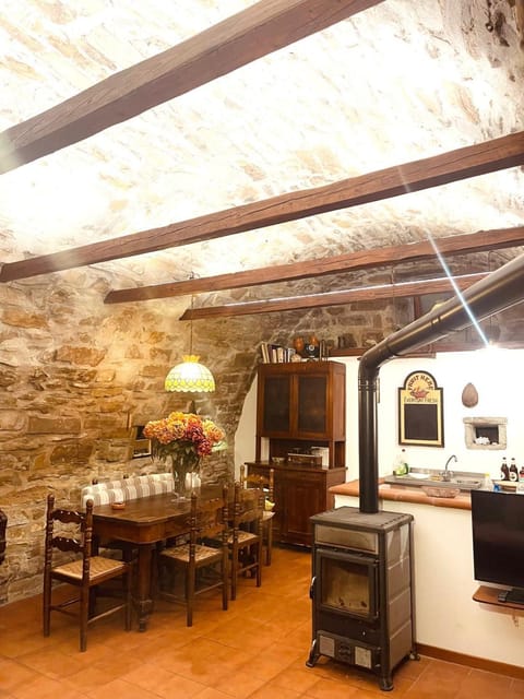 Kitchen or kitchenette, Living room, Seating area, Dining area, minibar, oven, pet friendly