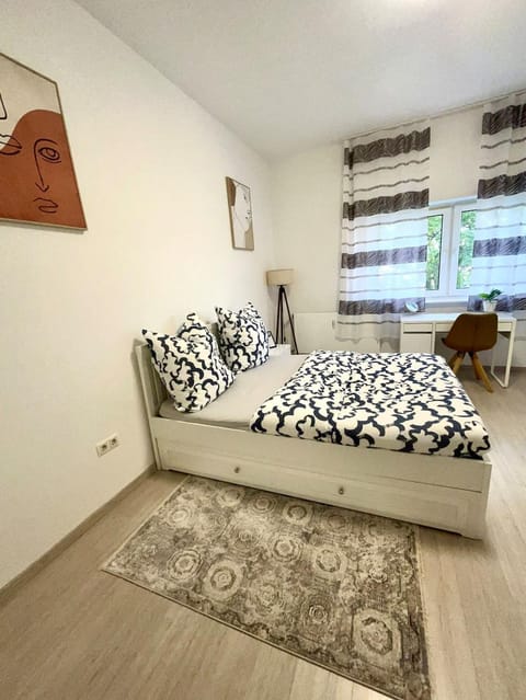 Schönes Zimmer in einer 3er WG-Wohnung geeignet für einen Mann shared apartment Apartment in Frankenthal