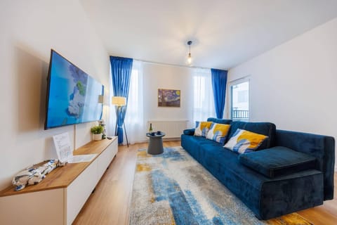 TV and multimedia, Living room, Seating area, Evening entertainment