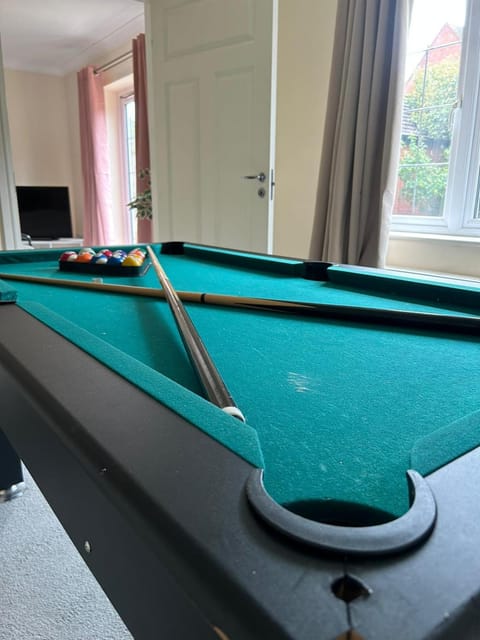 Beautiful 4-Bedroom Home for Groups & Families Apartment in Loughborough