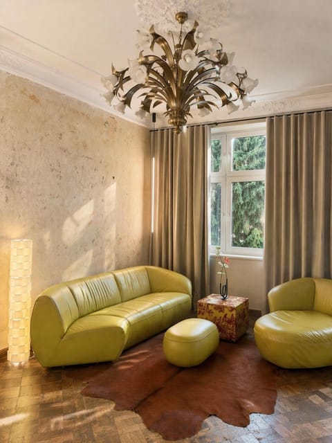 View (from property/room), Living room, Seating area, Garden view