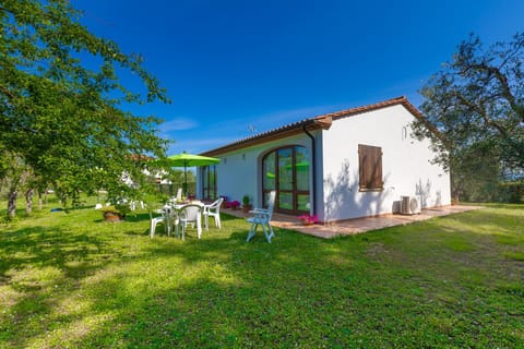 Property building, Facade/entrance, Garden, Garden, Garden view, Garden view