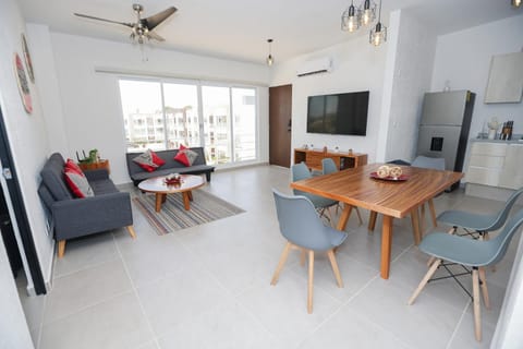 Living room, Dining area