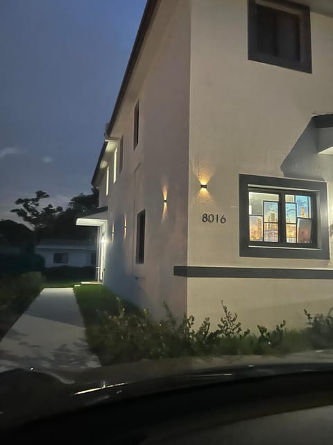 Property building, Facade/entrance, Night