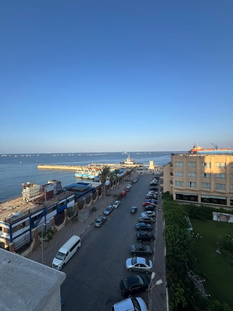 Property building, Day, Neighbourhood, Natural landscape, City view, Sea view, Location