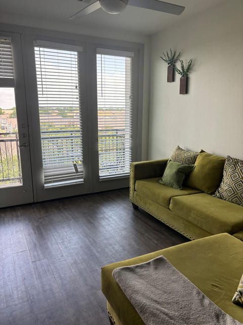 TV and multimedia, View (from property/room), Balcony/Terrace, Living room, Seating area