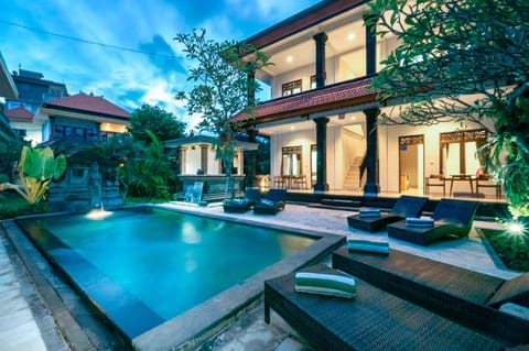 Property building, Garden, Garden view, Pool view, Swimming pool