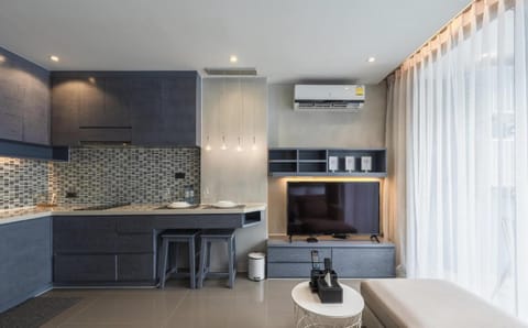 TV and multimedia, Kitchen or kitchenette, Living room, air conditioner