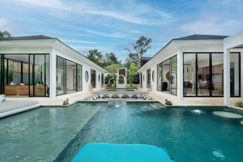 Property building, Pool view, Swimming pool, sunbed
