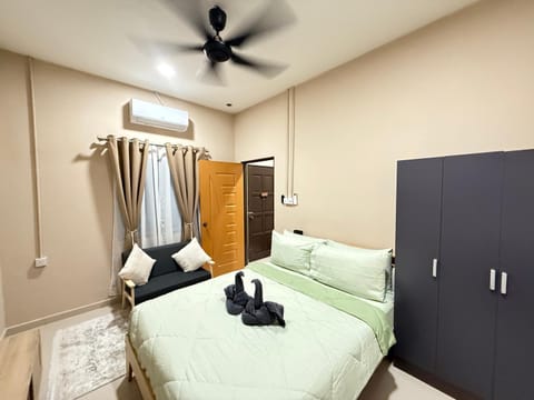 Bed, Photo of the whole room, Bedroom, towels, wardrobe
