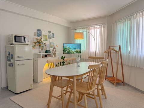 Kitchen or kitchenette, Living room, Dining area