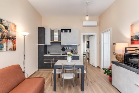 Kitchen or kitchenette, Dining area, dishwasher