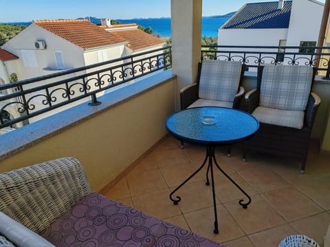 Day, Balcony/Terrace, Seating area, Sea view