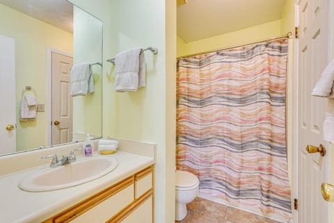 Cozy 2-bedroom townhouse with 11 pools House in Panama City Beach