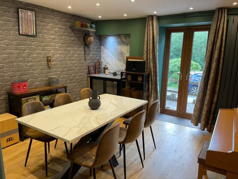 Characterful Stone Cottage in the Heart of the High Peak House in High Peak District