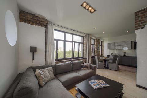 TV and multimedia, Kitchen or kitchenette, Living room, Seating area