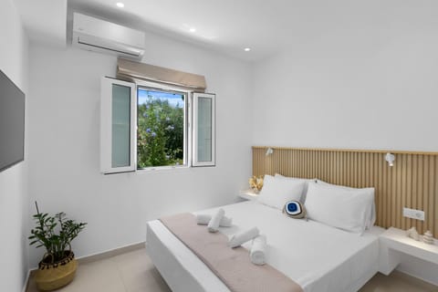 Plori Suites Paros Apartment in Naousa