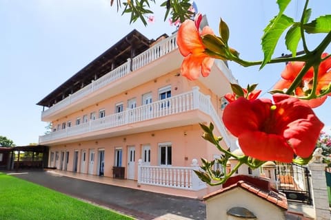 Property building, Day, Garden