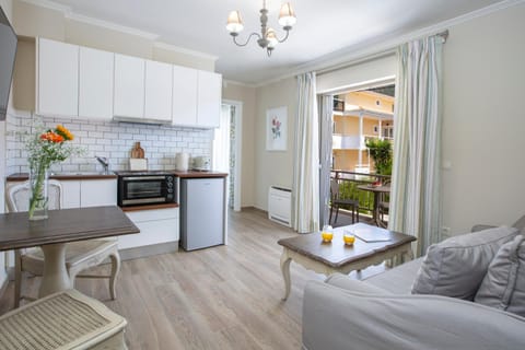 Balcony/Terrace, Kitchen or kitchenette, Living room, Seating area, Dining area, oven, stove