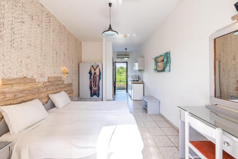 Bed, Photo of the whole room, wardrobe