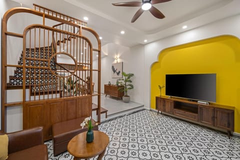Communal lounge/ TV room, TV and multimedia, Living room, Seating area, Evening entertainment