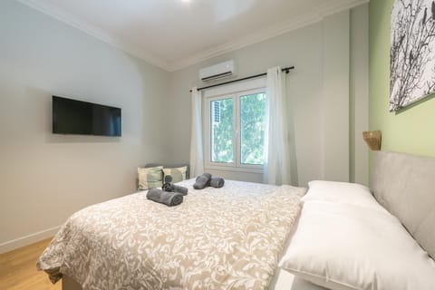 Bed, TV and multimedia, Photo of the whole room, Bedroom, air conditioner