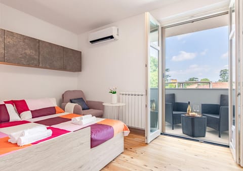 Bed, View (from property/room), Balcony/Terrace