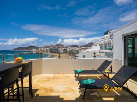View (from property/room), Balcony/Terrace, Beach, Sea view, sunbed