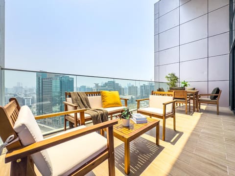 Duplex - 5 min walk from Cleveland, ADGM & Galleria Mall - 3BDR - Maryah Island & ADGM - Huge Balcony - Full Canal & City Views - Perfect for Families & Groups Apartment in Abu Dhabi