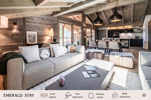 TV and multimedia, Kitchen or kitchenette, Living room, Seating area, Dining area