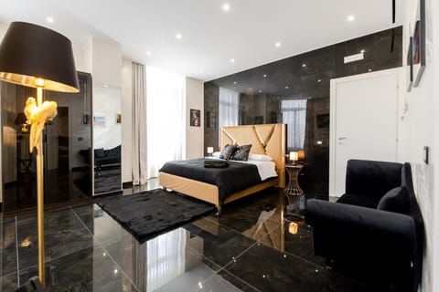 Photo of the whole room, Bedroom
