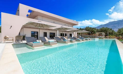 Property building, Patio, Day, Natural landscape, Mountain view, Pool view, Swimming pool, sunbed