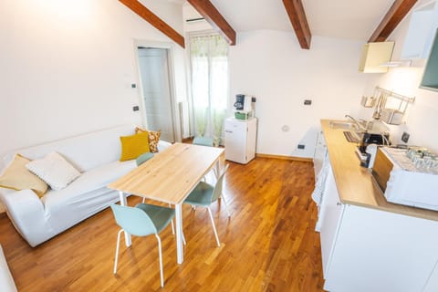 Kitchen or kitchenette, Living room, Seating area, Dining area, microwave, minibar, toaster, kitchen