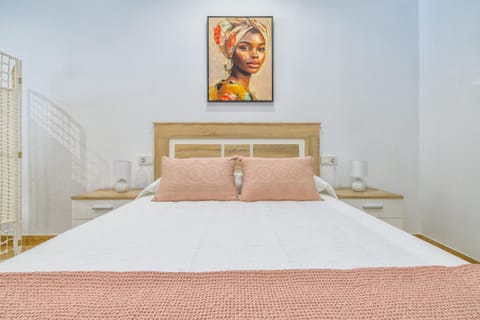 Bed, Photo of the whole room, Bedroom, heating, air conditioner