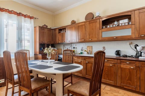 Property building, Kitchen or kitchenette, Living room