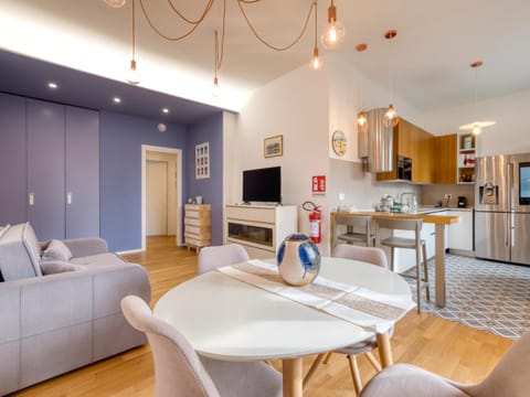 TV and multimedia, Kitchen or kitchenette, Living room