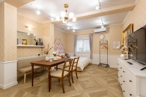 TV and multimedia, Seating area, Dining area